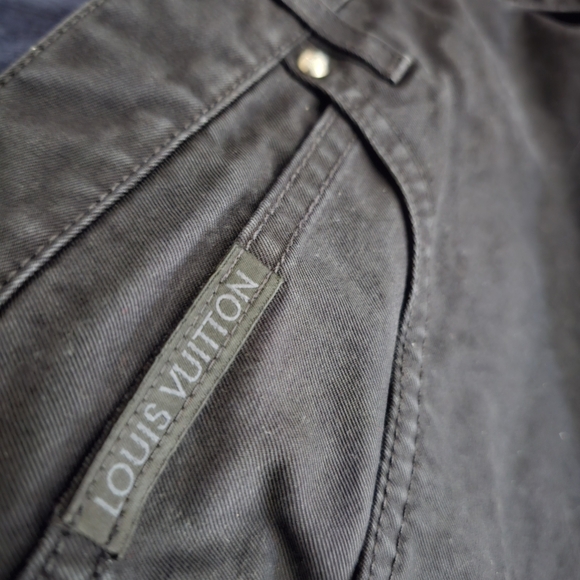 Louis Vuitton - Picture 4 of 5